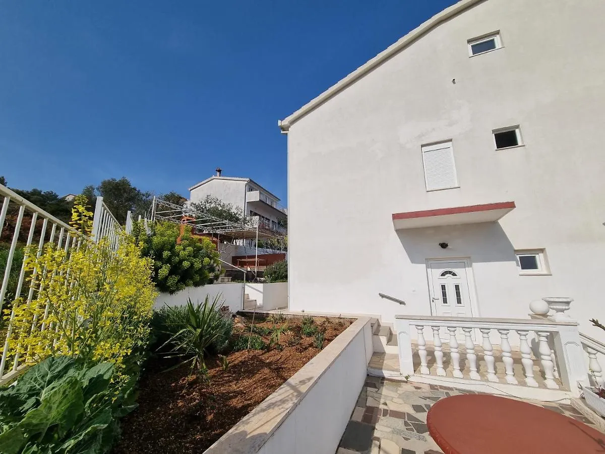 Apartment Villa Nena In Central Dalmatia Trogir